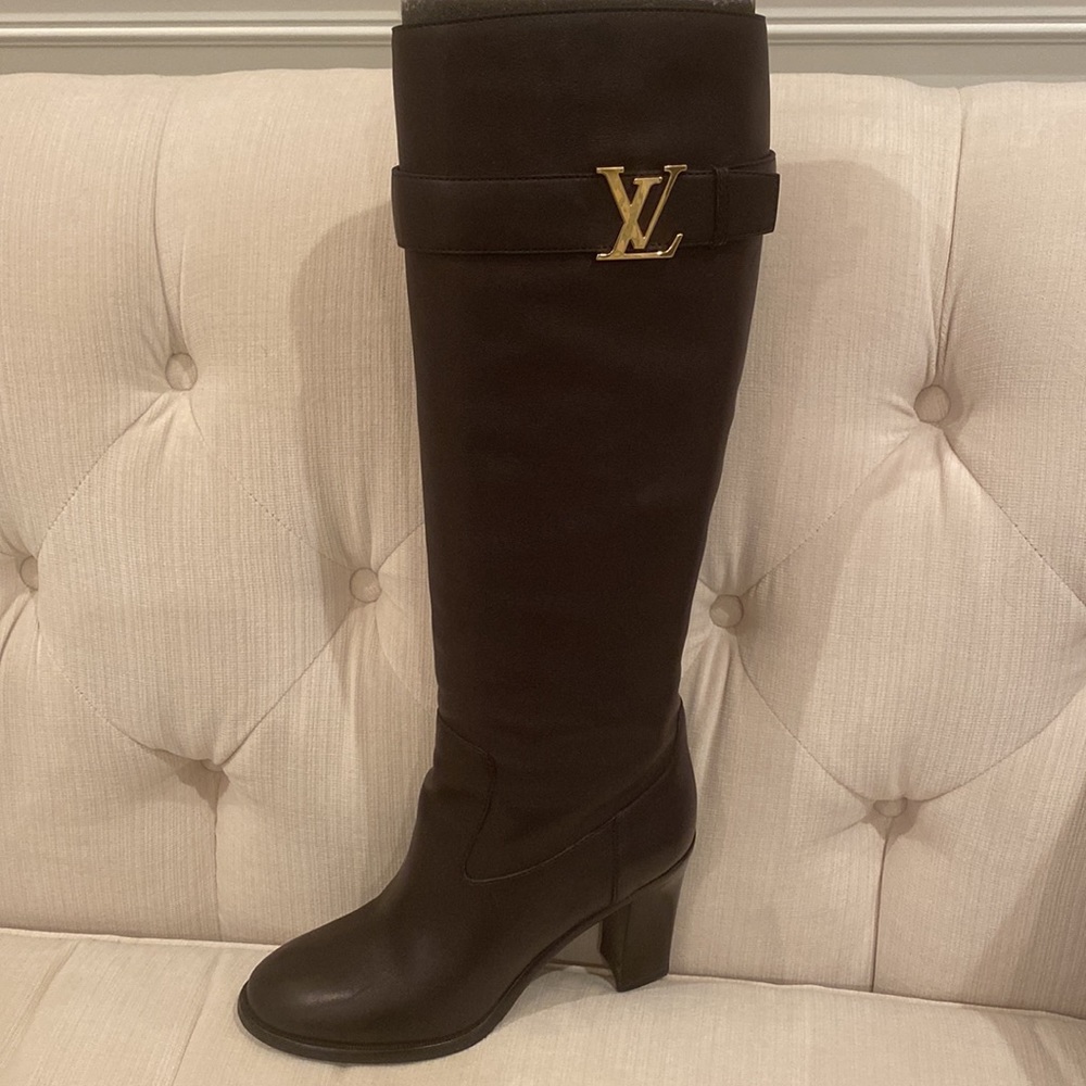 LOUIS VUITTON LEGACY BOOTS EXCELLENT CONDITION